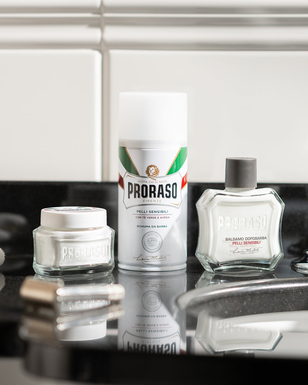 Proraso Schiuma da Barba Pelli Sensibili 300ml Linea Bianca – Con Avena e Tè Verde, Anti-Irritazione