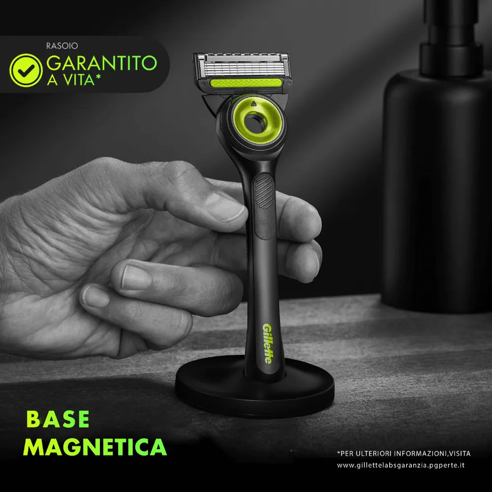 Gillette Labs Rasoio Silver con Barra Esfoliante Integrata | Tecnologia FlexDisc 2D | Base Magnetica Inclusa | Design Premium in Metallo | 1 Ricarica Inclusa