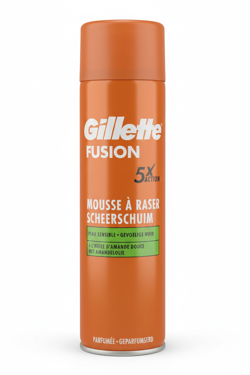 Gillette Fusion 5x Action Sensitive Schiuma da Barba 250ml con olio di mandorle dolci, schiuma protettiva per pelli sensibili, aiuta a idratare, ammorbidire la barba e ridurre irritazioni durante la rasatura, formato spray da 250 ml.