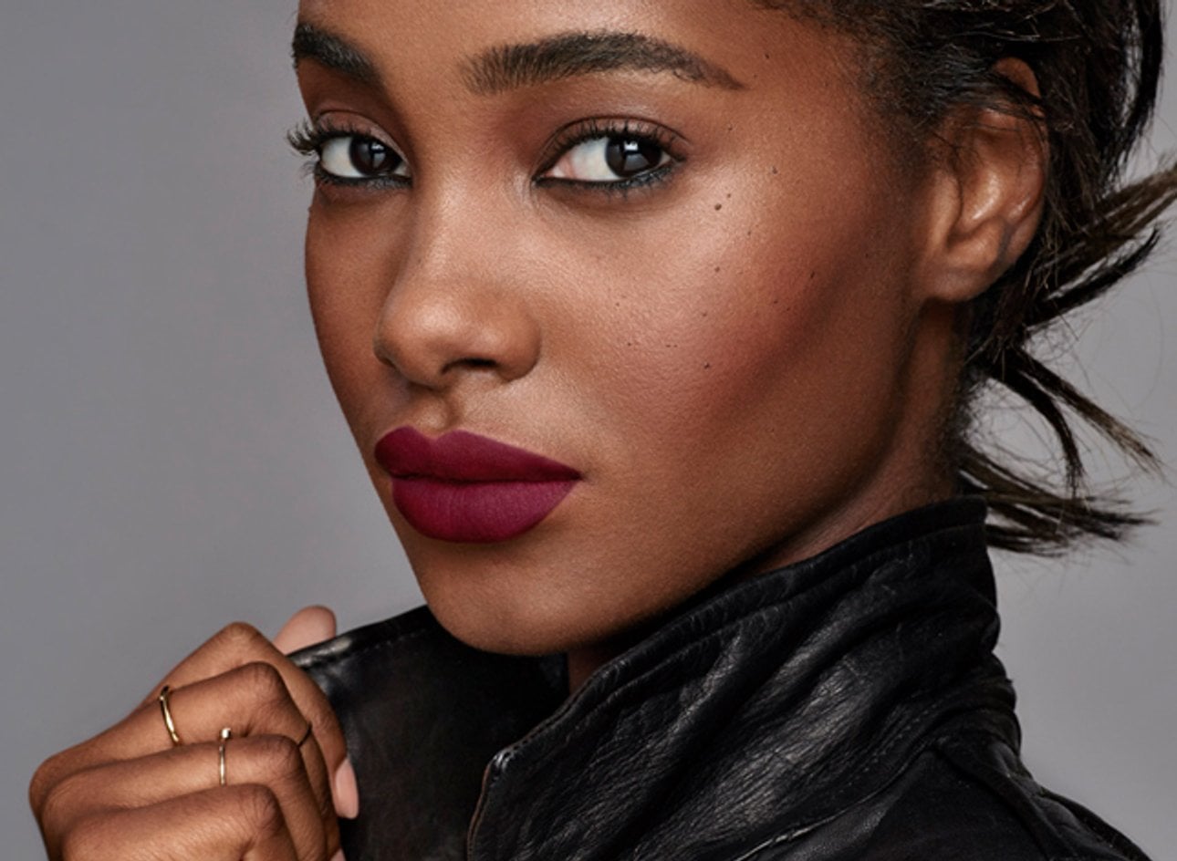 Maybelline New York SuperStay Matte Ink Spiced Edition 340 Exhilarator 5ml – Rossetto Liquido No-Transfer a Lunga Tenuta 16h Effetto Inchiostro Opaco Bordeaux