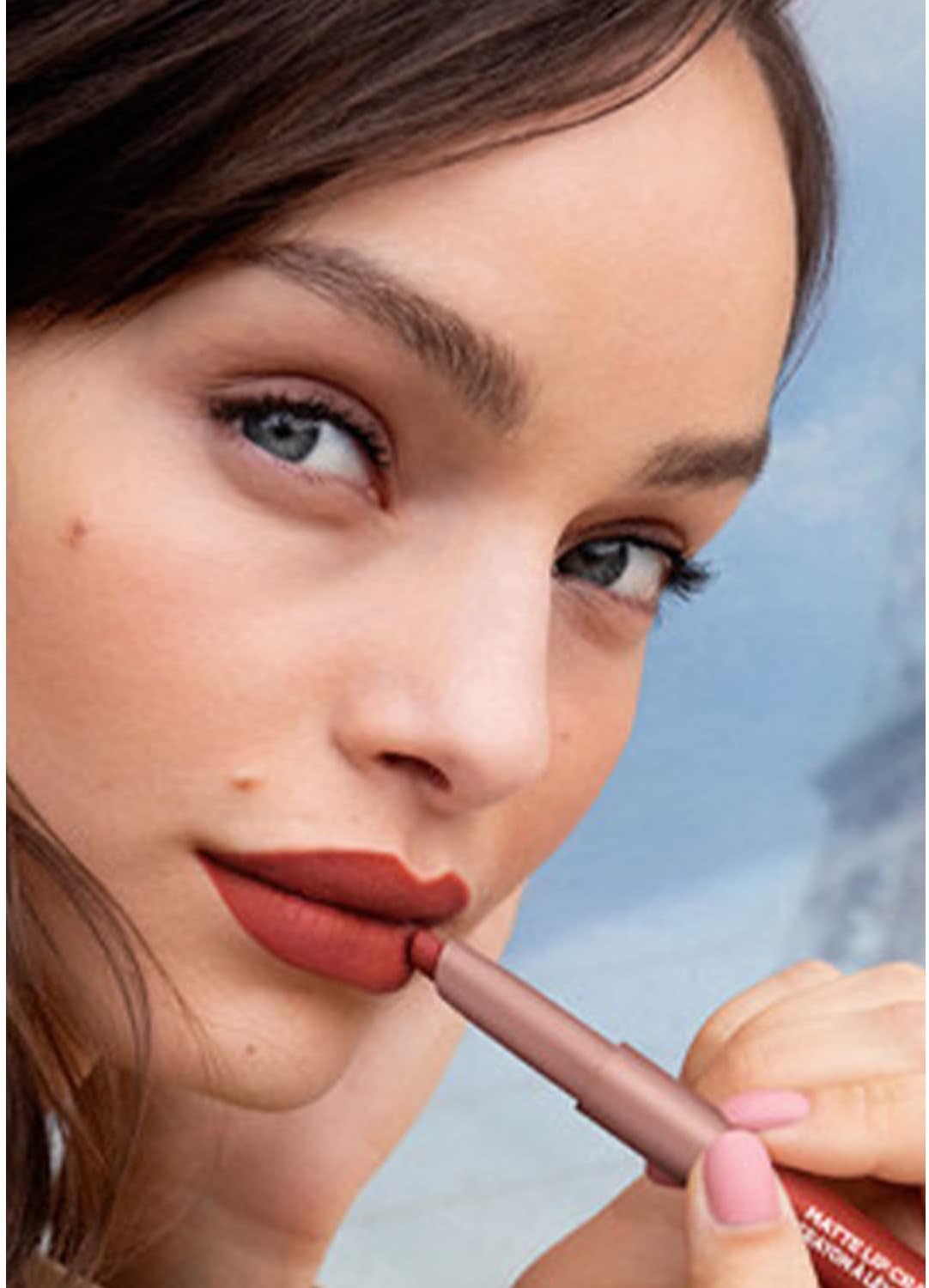 L'Oréal Paris Matte Crayon Rossetto Matitone – Finish Ultra Opaco e Comfort Estremo – Formula Waterproof No-Transfer con Olio di Jojoba e Vitamine per Labbra Definite 24H