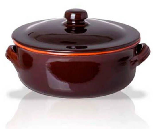Benegiamo Casseruola in Terracotta con Coperchio Ø 24 cm | Pentola Artigianale per Cottura Sana e Lenta | Capacità 1,5 Litri | Design Rustico con Dettagli Materici | Ideale per Stufati, Legumi e Sughi