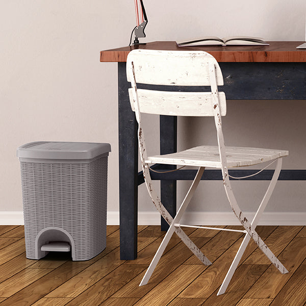 Stefanplast Pattumiera a Pedale Elegance 6 Litri Color Cipria – Secchiello Interno Estraibile e Apertura Antiscivolo – Design Rattan Elegante per Bagno e Camera