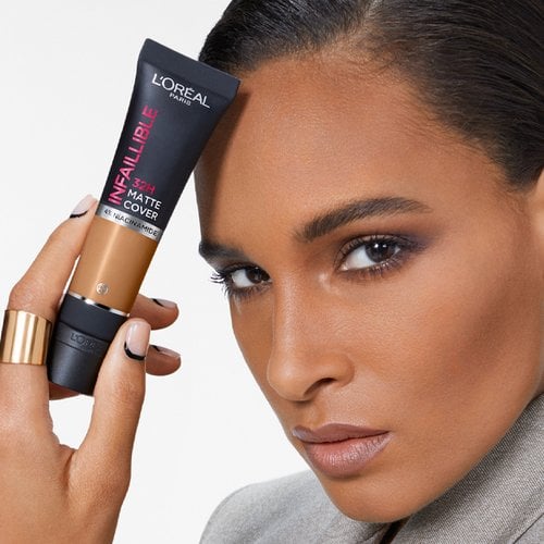 L'Oréal Paris Infaillible Matte Cover Fondotinta Fluido Opacizzante ad Alta Coprenza con 4% Niacinamide – La Soluzione Definitiva per un Incarnato Perfetto, Anti-Imperfezioni e Opaco fino a 32 Ore