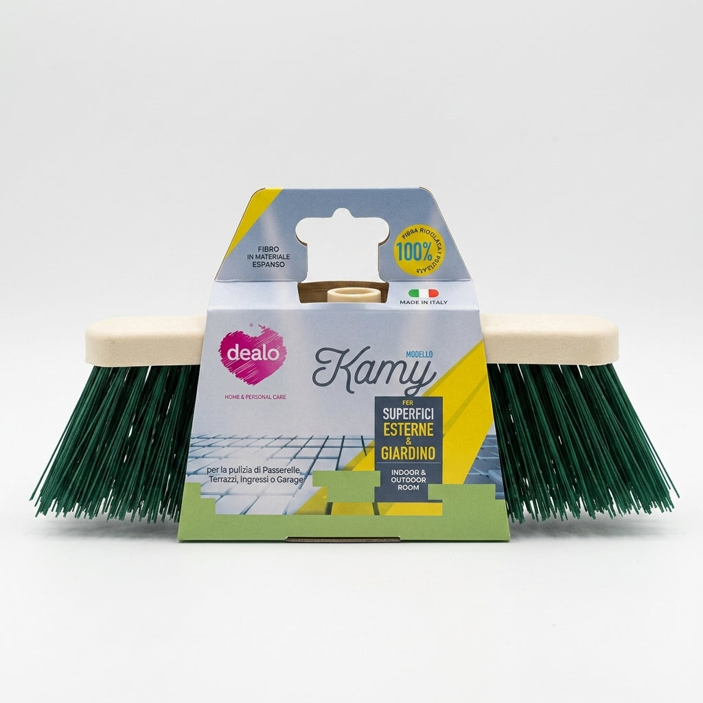 Dealo Scopa Kamy per Esterni e Giardino con setole rigide in PET riciclato, ideale per pulire terrazzi, garage e aree esterne, Made in Italy.