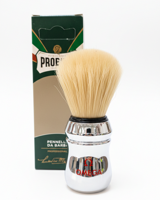Proraso Pennello da Barba Professionale con setole naturali, collaborazione Omega, strumento per rasatura tradizionale, ideale per montare schiuma da barba ricca e cremosa, massaggio del viso e applicazione uniforme del sapone da barba.
