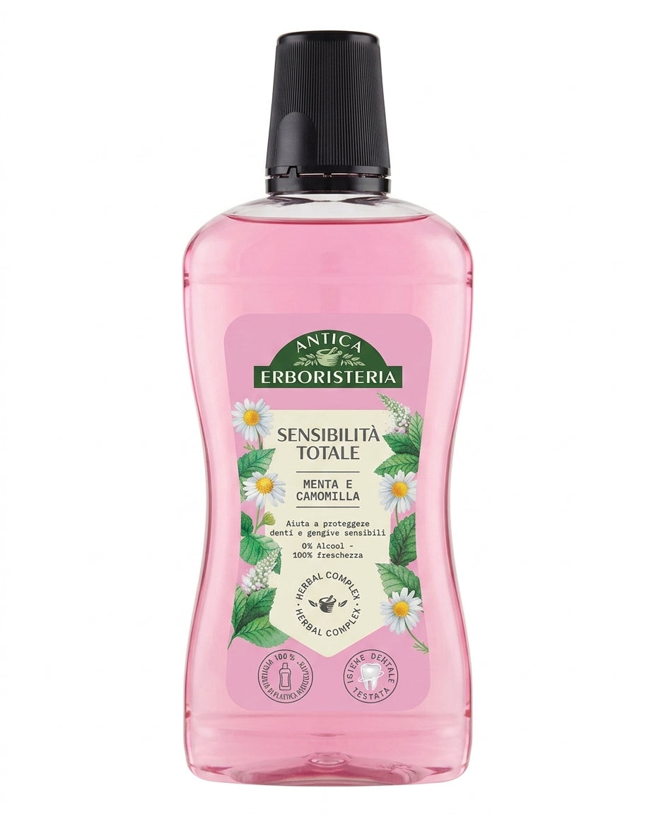 Antica Erboristeria Collutorio Sensibilità Totale 500 ml, con menta e camomilla, fluoruro di sodio 500 ppm e 0% alcool, formulato per la protezione di denti e gengive sensibili, con formula vegana.