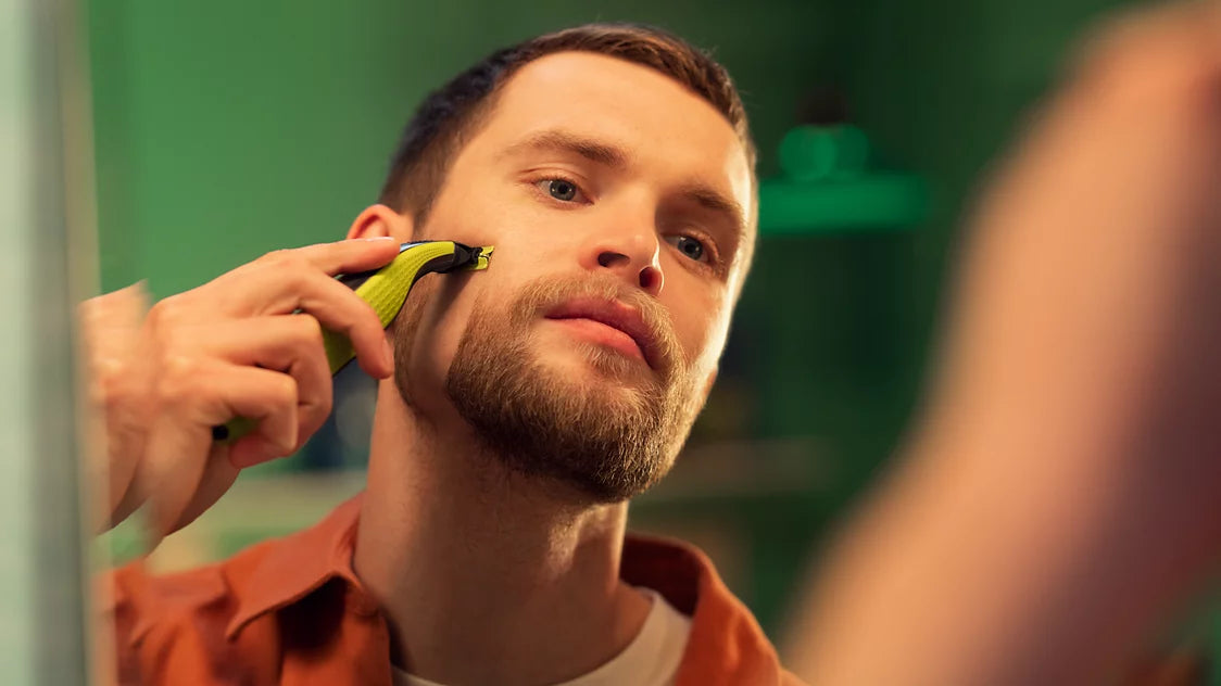 Philips OneBlade 360 Rasoio Elettrico 3 in 1 | Lama 360 | 3 Pettini 1-3-5 mm | Wet & Dry Impermeabile | 45 Minuti di Autonomia | Rade, Regola e Rifinisce