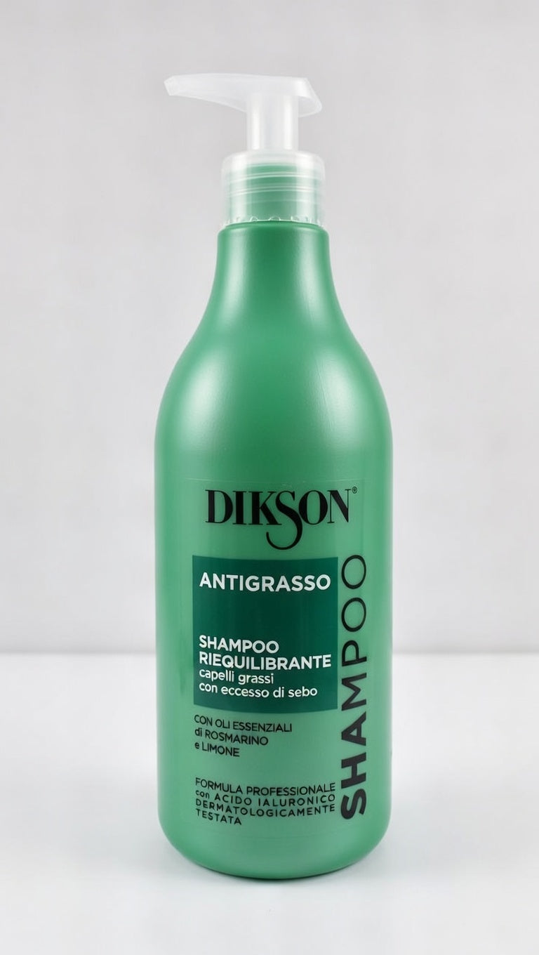 Flacone di Dikson Shampoo Antigrasso 500ml con dosatore, trattamento purificante per cute oleosa con rosmarino e limone per effetto riequilibrante e freschezza prolungata.