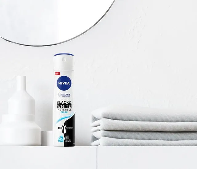 NIVEA Black & White Invisible Fresh Spray 150ml | Protezione 5in1 Anti-Macchie | Anti-Traspirante 48h | Zero Residui & Freschezza Intensa