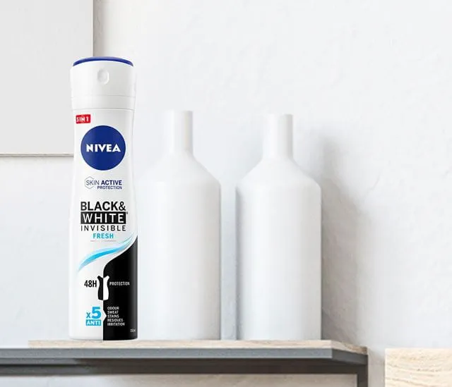 NIVEA Black & White Invisible Fresh Spray 150ml | Protezione 5in1 Anti-Macchie | Anti-Traspirante 48h | Zero Residui & Freschezza Intensa