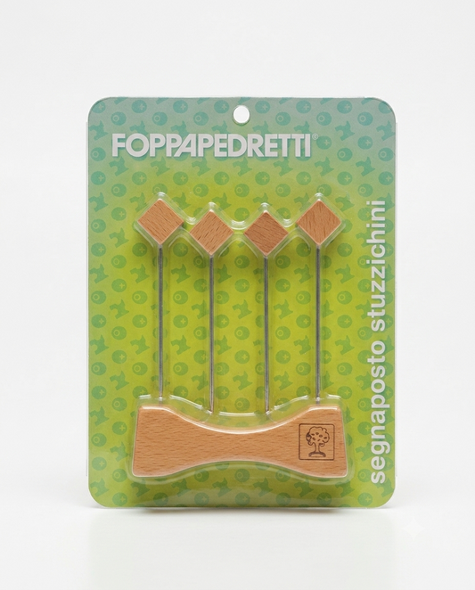 Segnaposto Foppapedretti in legno con 4 stuzzichini metallo e legno, ideale per feste, cerimonie e aperitivi, design elegante, dimensioni 8x2x3 cm.