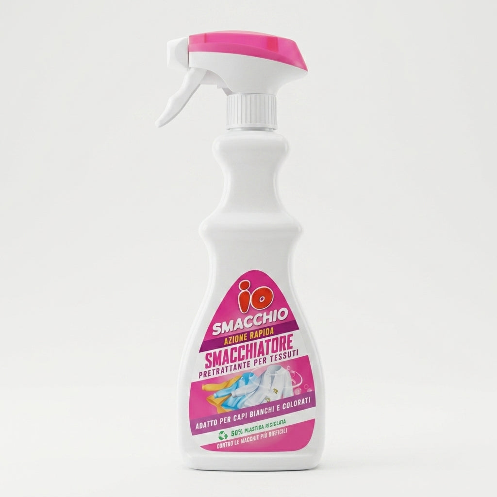IO Smacchio Smacchiatore Pretrattante 500 ml, formulato per un'azione rapida sulle macchie difficili, adatto a capi bianchi e colorati, con flacone contenente il 50% di plastica riciclata.