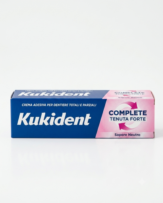 Kukident Complete Tenuta Forte Neutro crema adesiva per dentiere, assicura fissaggio duraturo per tutta la giornata, maggiore comfort gengivale e aiuta a prevenire l'infiltrazione di residui di cibo sotto la protesi.