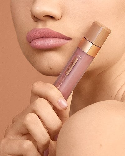 L'Oréal Paris Infaillible Les Chocolats Tinta Labbra Ultra Opaca Lunga Tenuta – Rossetto Liquido Matte Anti-Sbavatura Profumato al Cioccolato con Applicatore di Precisione a Goccia