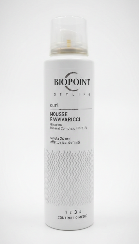 Biopoint Styling Mousse Ravvivaricci 150 ml, mousse professionale per capelli ricci e mossi, aiuta a definire i ricci, donare volume, controllare il crespo e proteggere i capelli dai raggi UV lasciandoli elastici, morbidi e naturali.