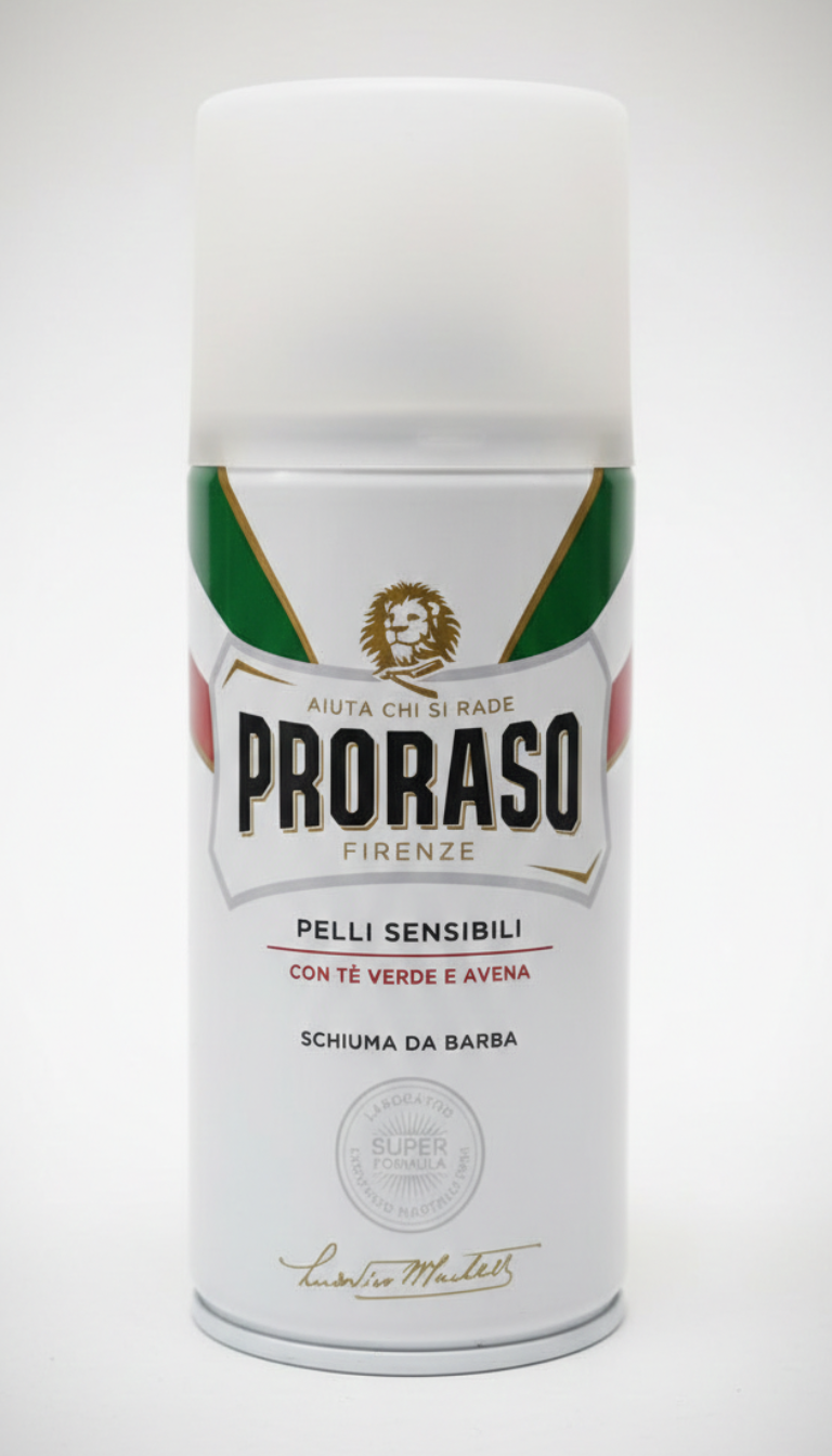 Proraso Schiuma da Barba Linea Bianca 300ml per pelli sensibili, formula anti-irritazione con Avena e Tè Verde, schiuma cremosa protettiva che aiuta a prevenire arrossamenti, bruciori e irritazioni durante la rasatura quotidiana.