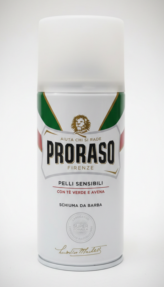 Proraso Schiuma da Barba Linea Bianca 300ml per pelli sensibili, formula anti-irritazione con Avena e Tè Verde, schiuma cremosa protettiva che aiuta a prevenire arrossamenti, bruciori e irritazioni durante la rasatura quotidiana.